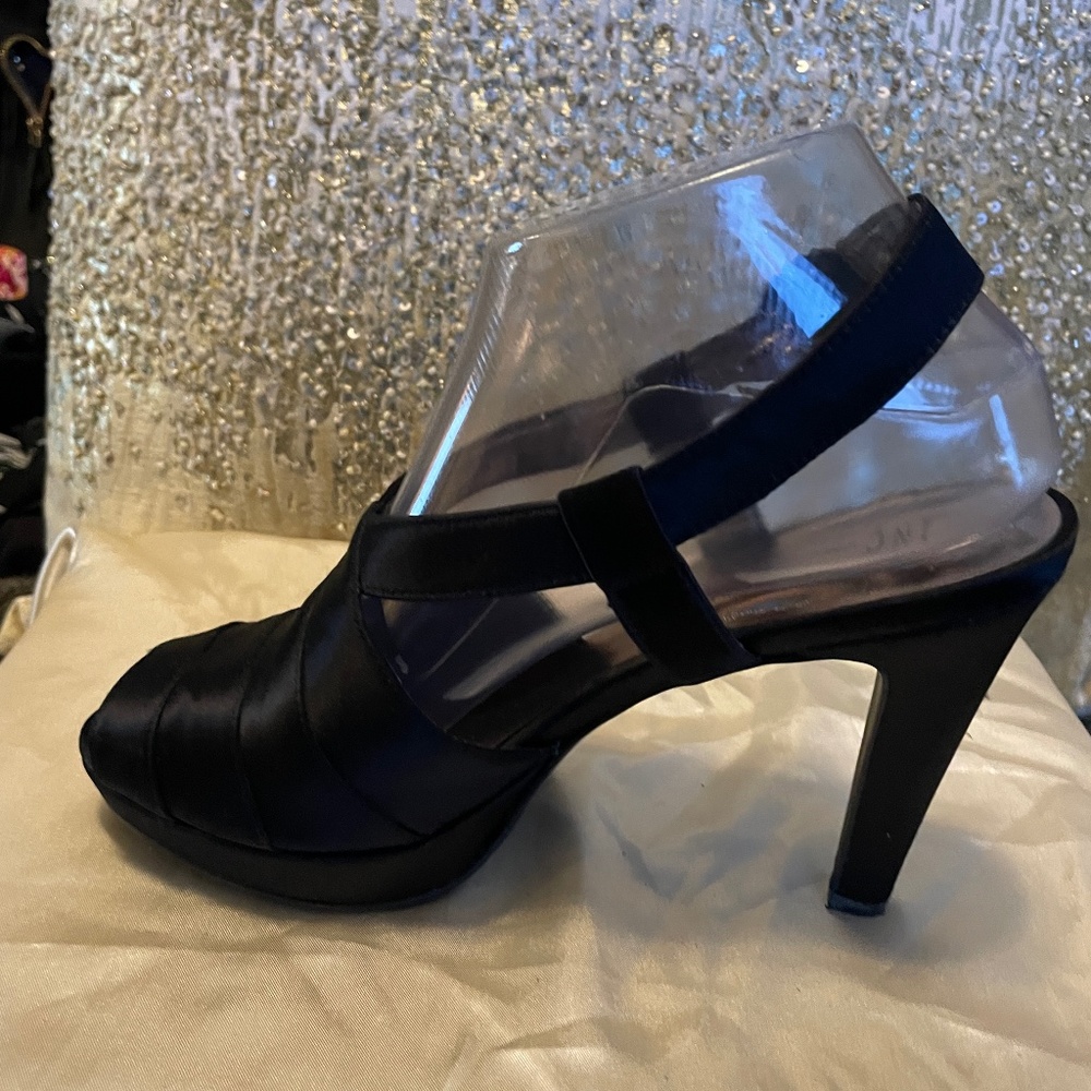 Like new! Macy's International Satin Black 4 inch Heels size 7.5